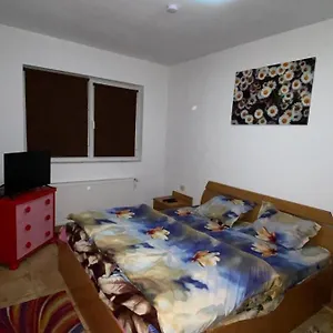 rezervați aici